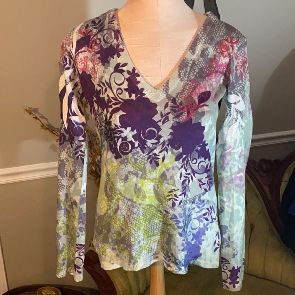 Mossimo, V-neck sweater. Women’s L. Worn Once. - Picture 2 of 4